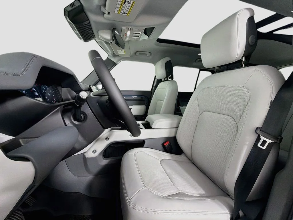 New 2026 Tasman Blue Land Rover X-Dynamic SE image 22