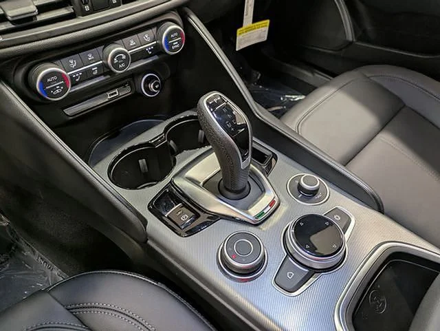 Used 2025  Alfa Romeo  image 16