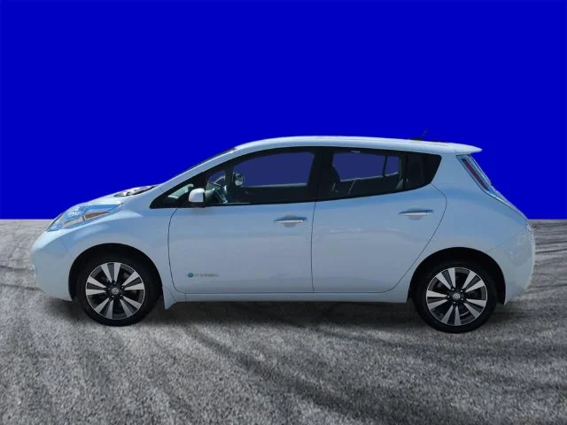 Used 2015 Glacier White Nissan SV image 7