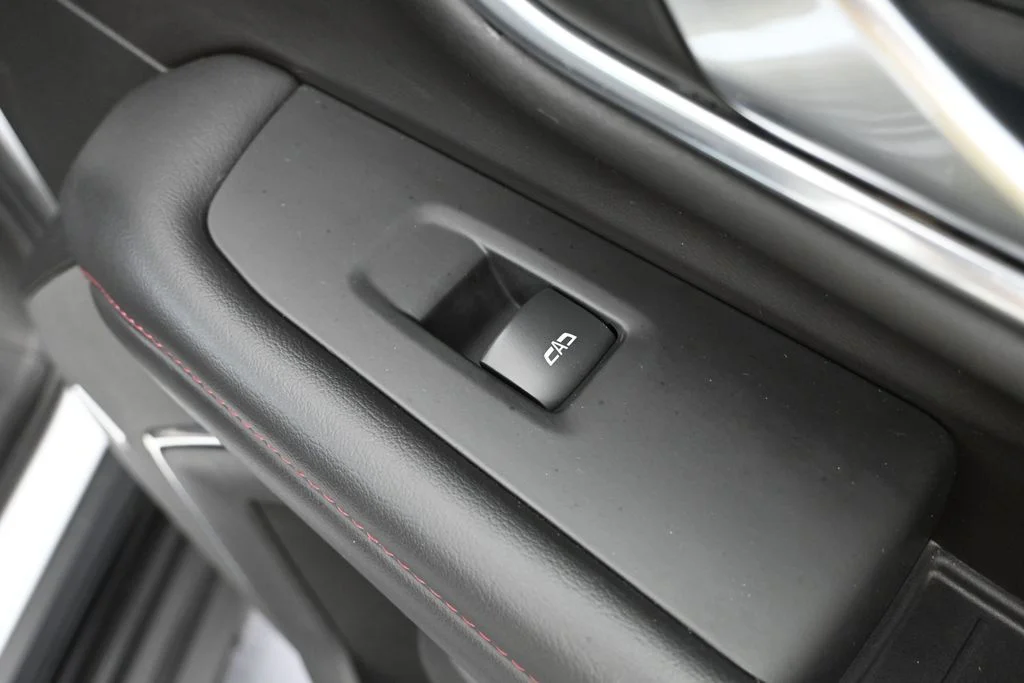 Used 2022 White Chevrolet RST image 57