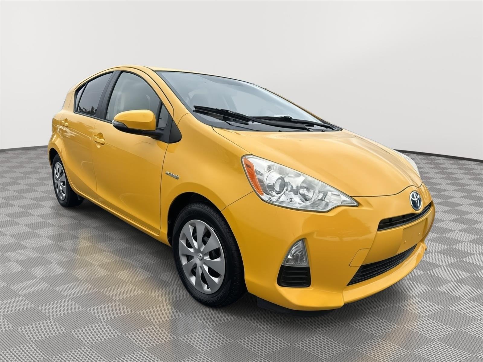 2014 Toyota Prius c Two's photo