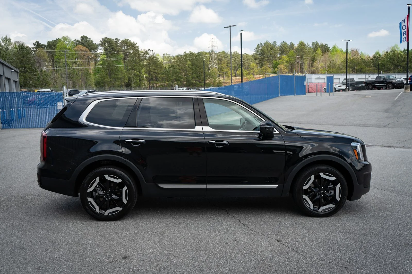 Used 2025 Ebony Black Kia S image 11
