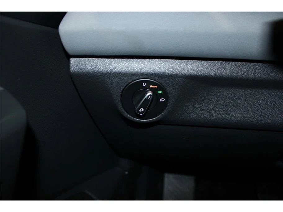 2025 Volkswagen Jetta SE - Photo 28