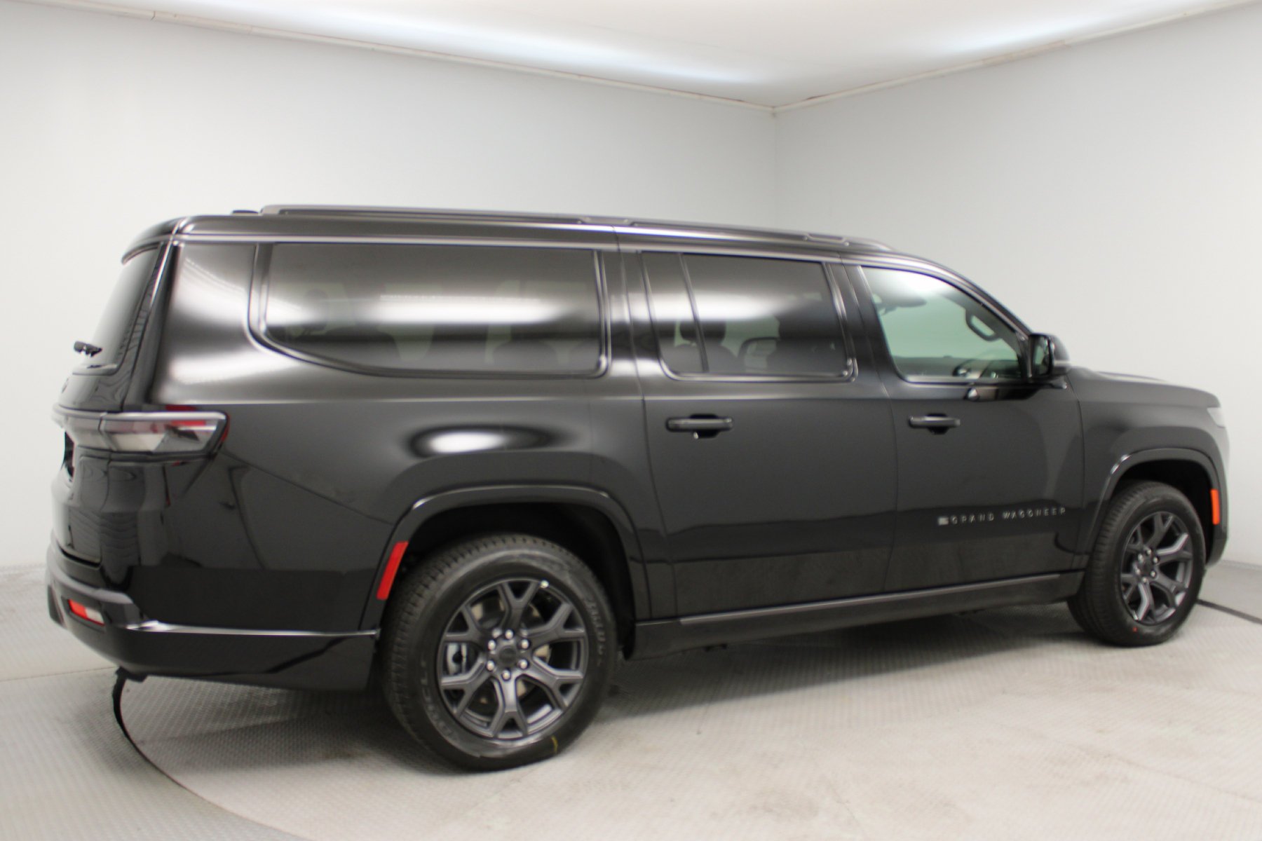 New 2026 High Gloss Black Exterior Paint Jeep Limited Altitude 4x4 image 2