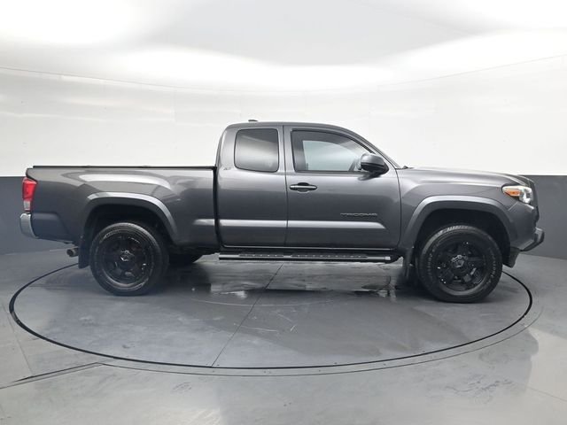 Used 2016 Gray Toyota SR5 image 3