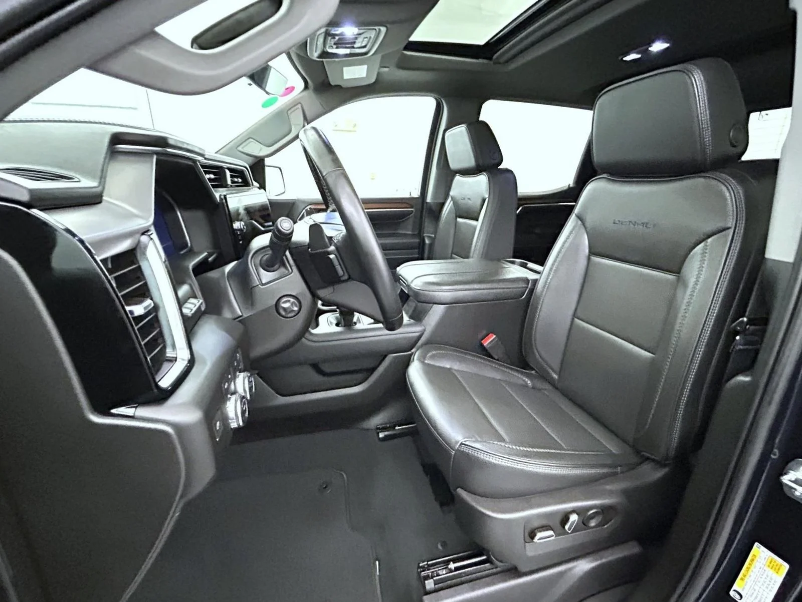 Used 2023 Silver GMC Denali image 10