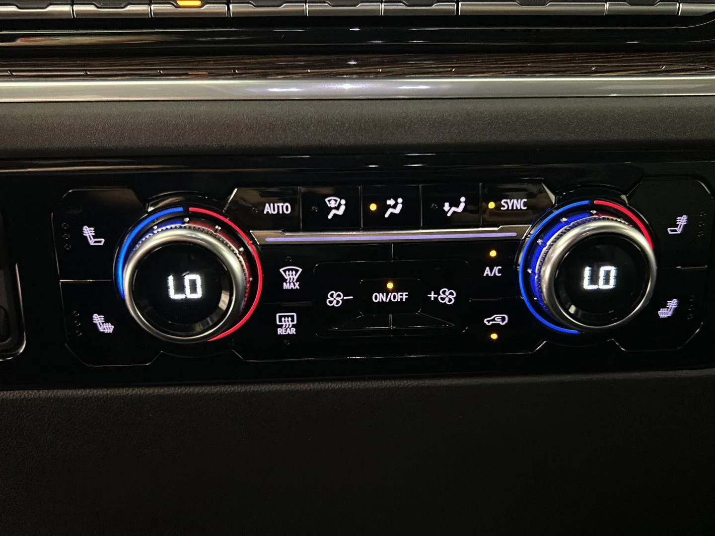 Used 2025 Summit White GMC Elevation image 19