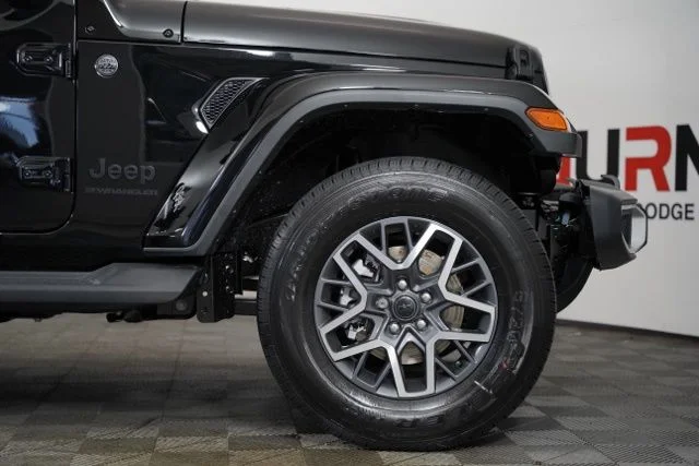 2025 Jeep Wrangler 4-Door Sahara - Photo 40