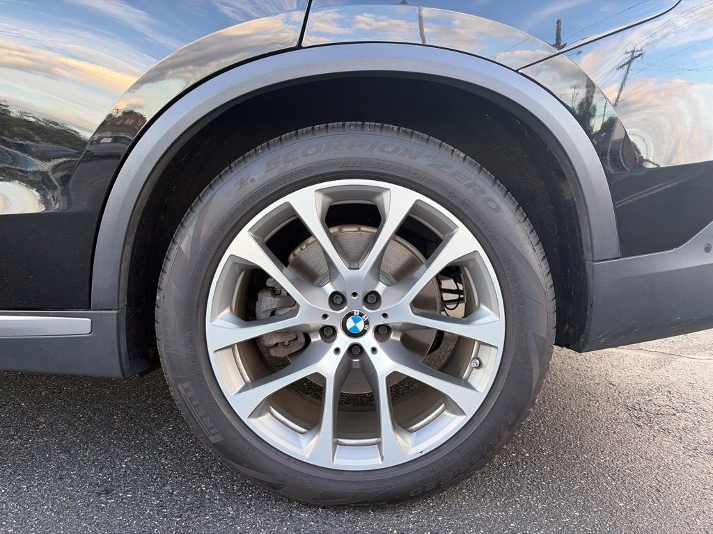 Used 2020 Black BMW xDrive40i image 16