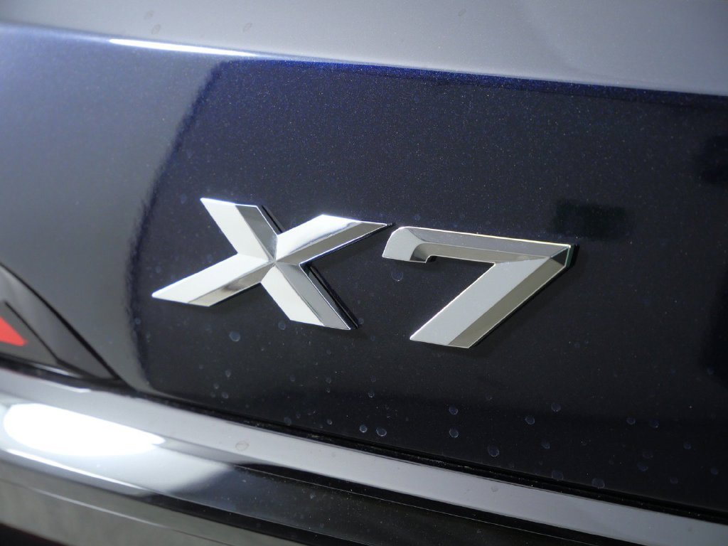 Used 2027 Black BMW xDrive40i image 14