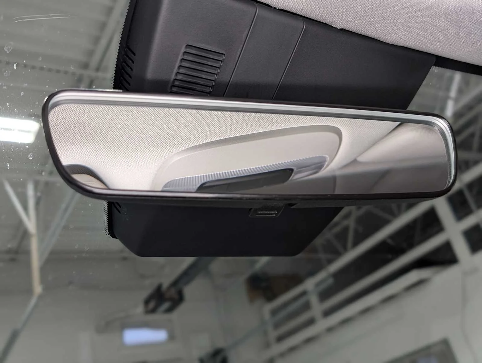 Used 2025 Ebony Black Kia LX image 32