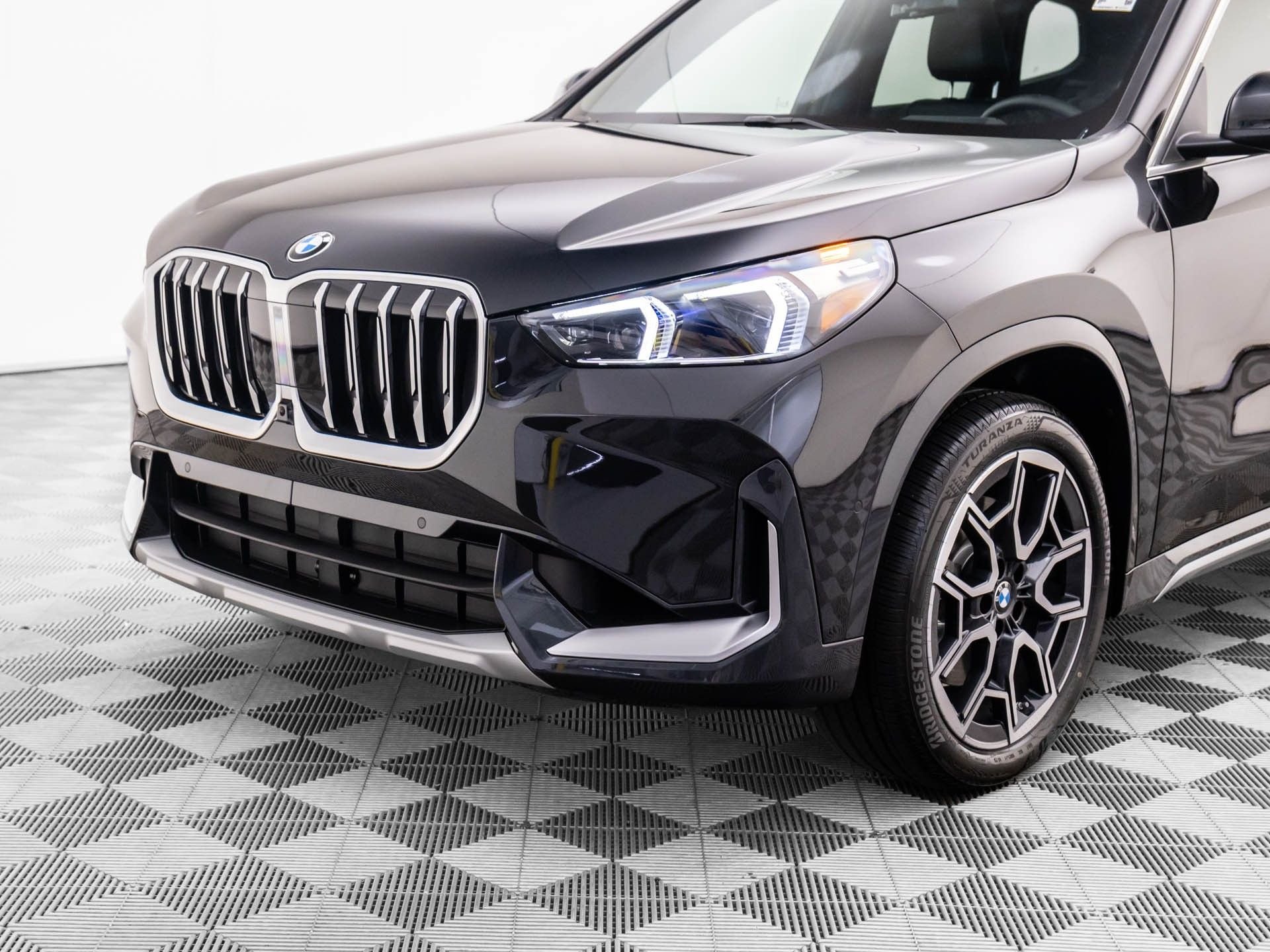 New 2026 Black Sapphire Metallic BMW xDrive28i image 35