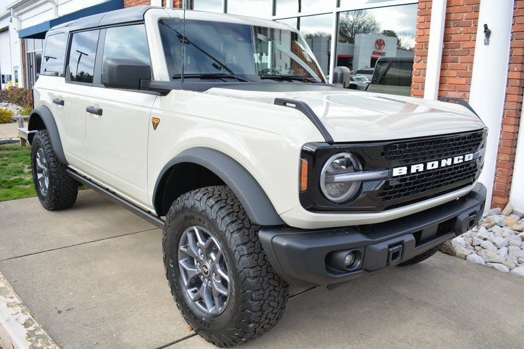 New 2025 Desert Sand Ford Badlands® image 2