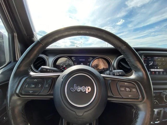 Used 2020 Gray Jeep Sport S image 15