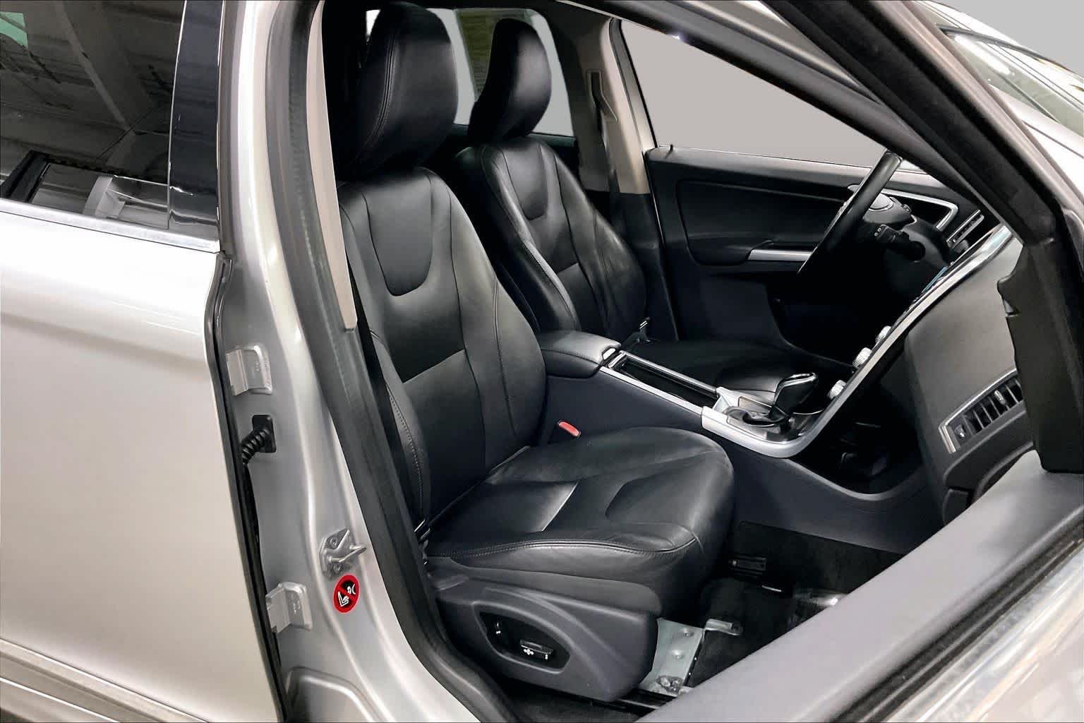 Used 2016 Bright Silver Metallic Volvo T5 Premier image 9