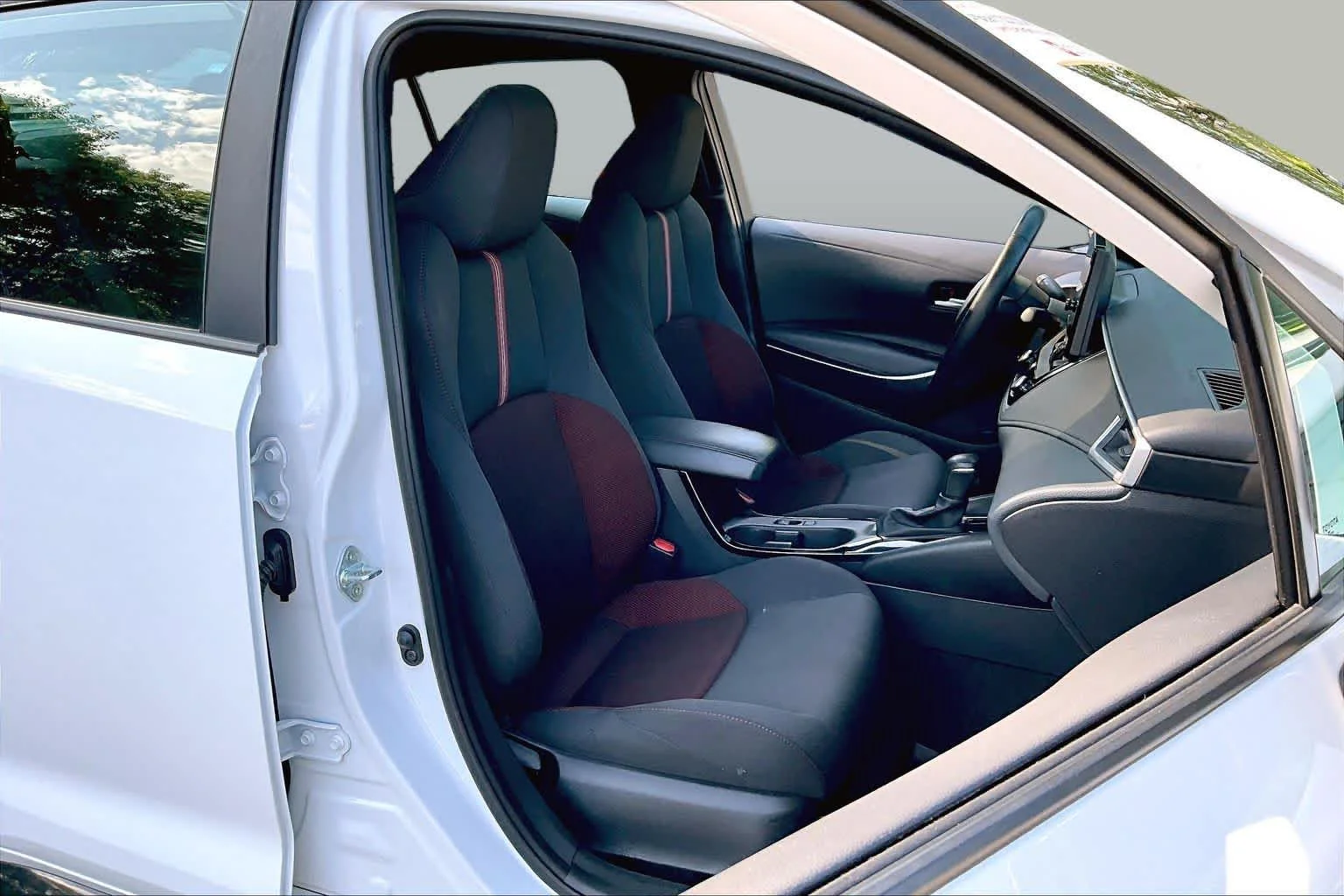 Certified Used 2024 Ice Cap Toyota SE image 8
