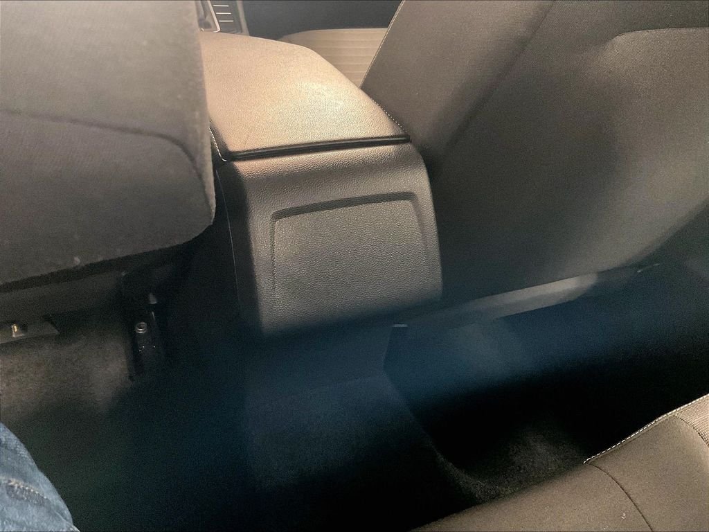 Certified Used 2025 Silver Volkswagen 1.5T S image 27