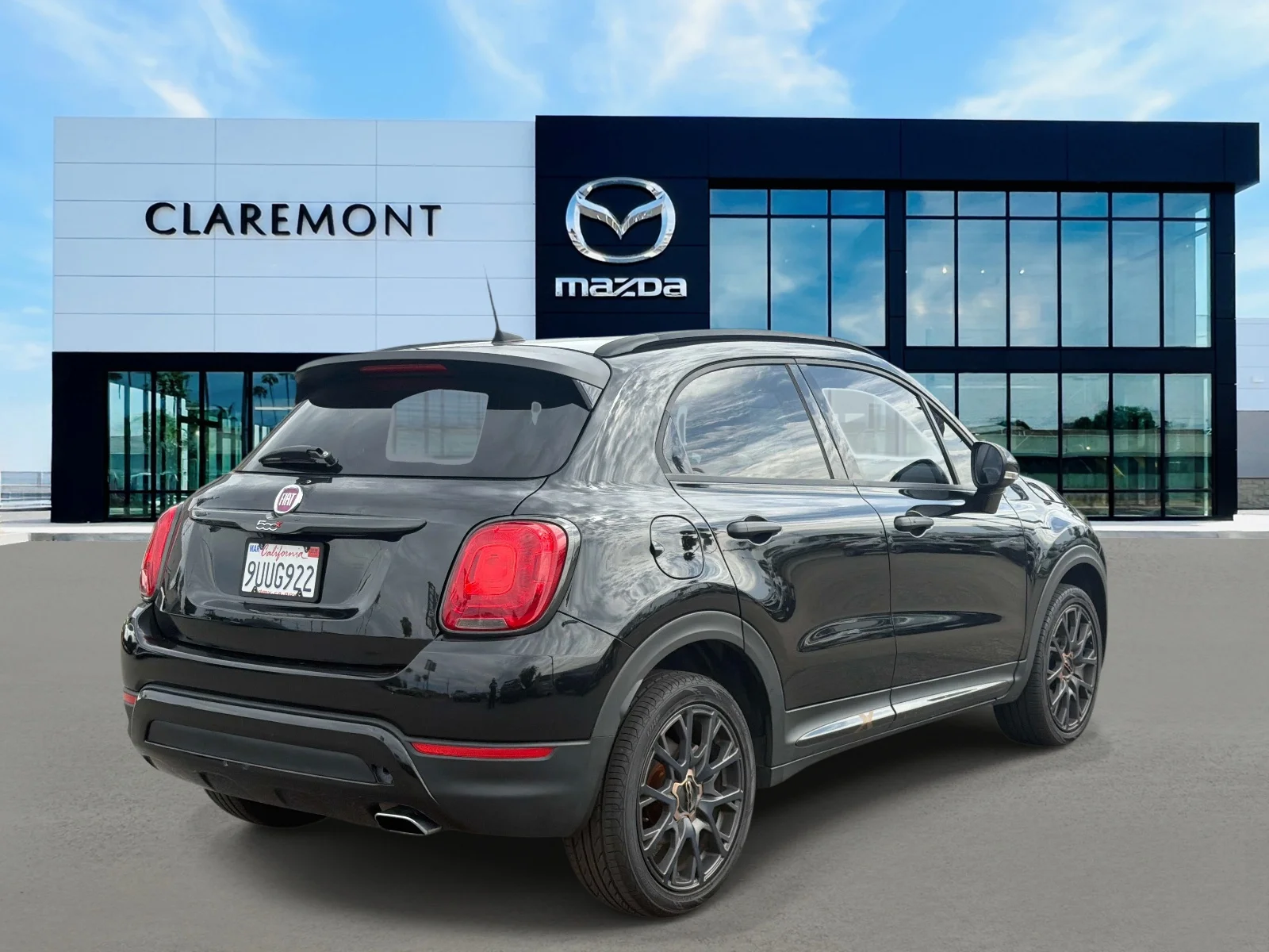 Used 2018 NERO CINEMA (BL FIAT Urbana Edition FWD image 5