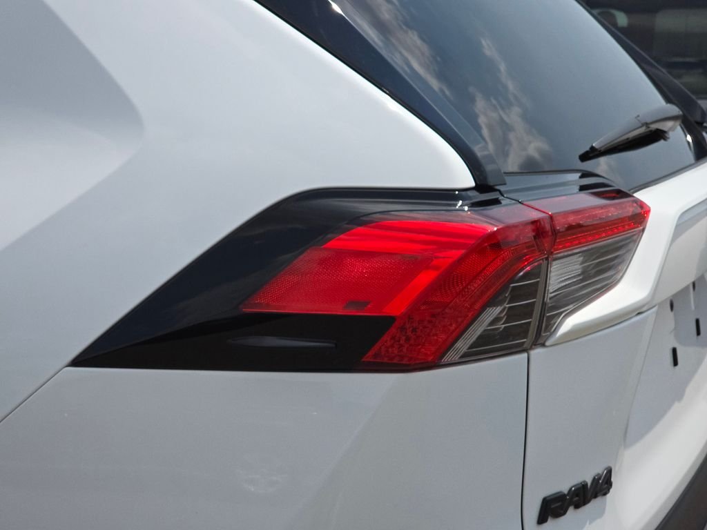 Used 2025 White Toyota XLE image 16