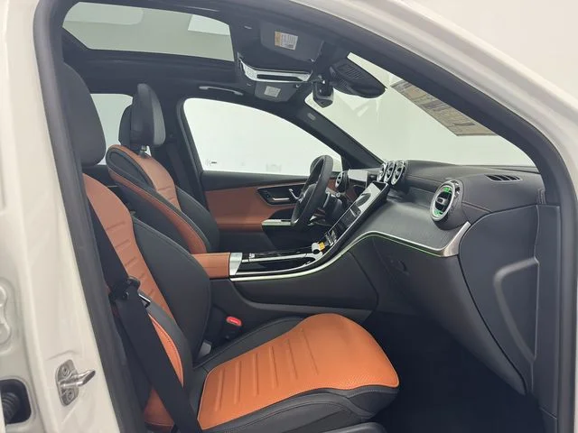 New 2027 White Mercedes-Benz GLC 300 image 17