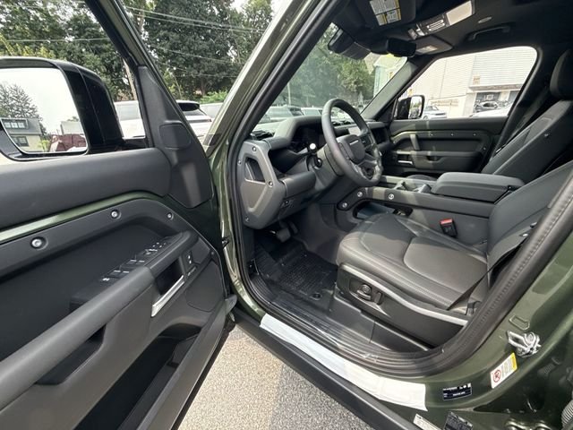 New 2026 Woolstone Green Land Rover X-Dynamic SE image 11