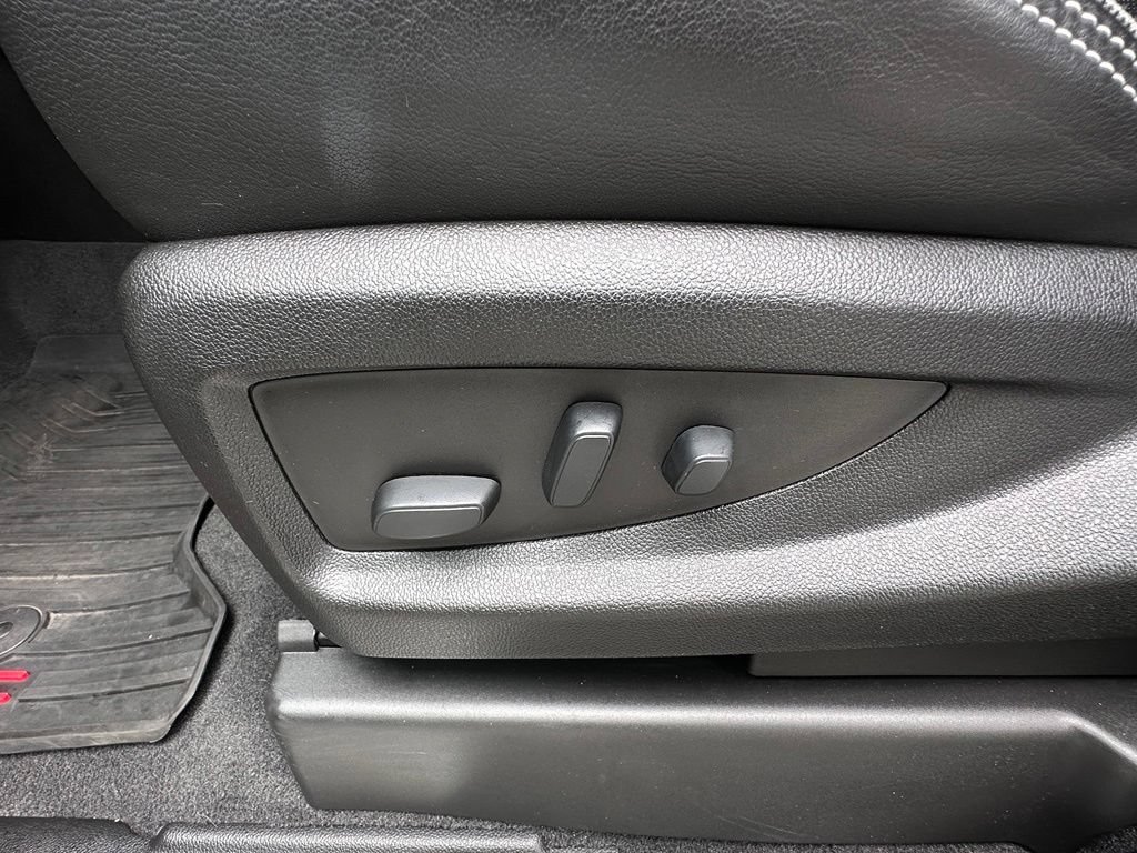 Used 2020 WHITE FROST TRICOAT GMC Denali image 21