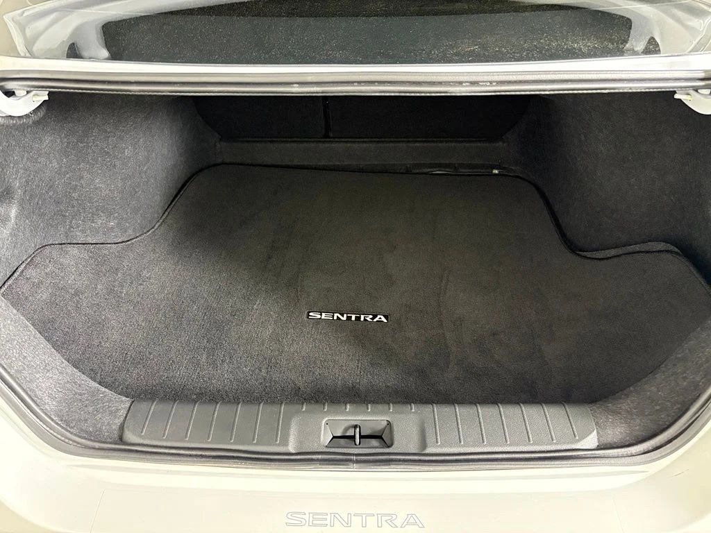 Certified Used 2025 White Nissan SR image 18
