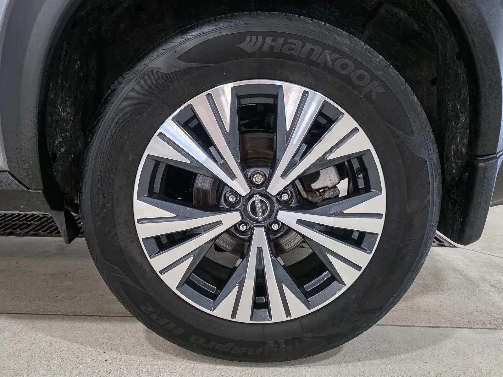 Used 2023 Gray Nissan SV image 18