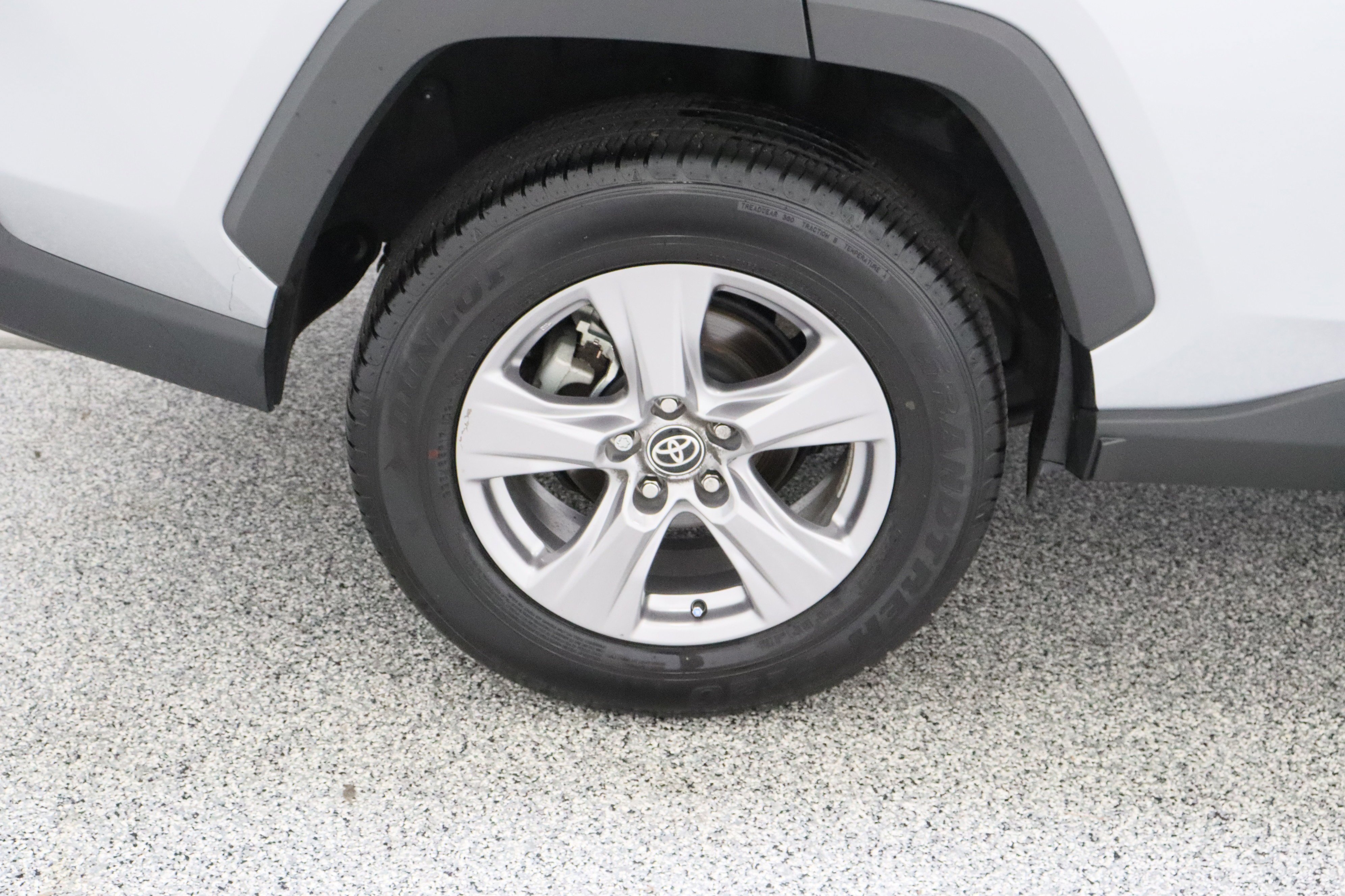 Used 2025 Silver Sky Metallic Toyota XLE 2.5L image 6