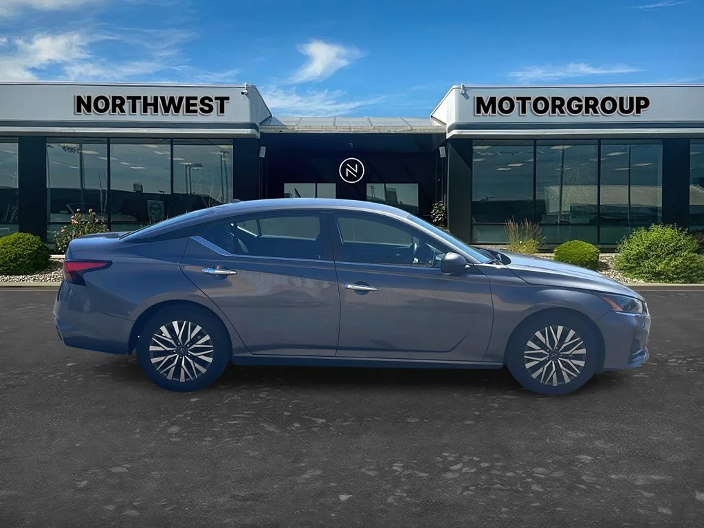2025 Nissan Altima SV - Photo 8