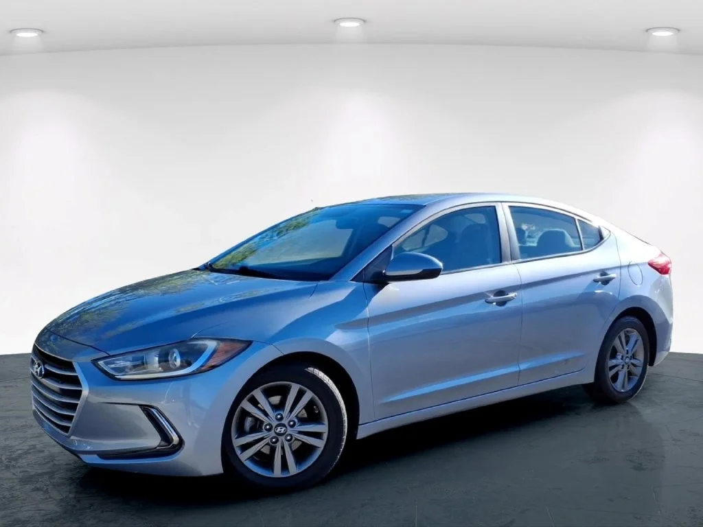 Used 2017 Gray Hyundai SE image 2