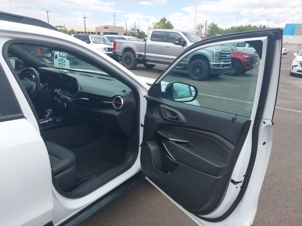 Used 2024 White Chevrolet 2RS image 11