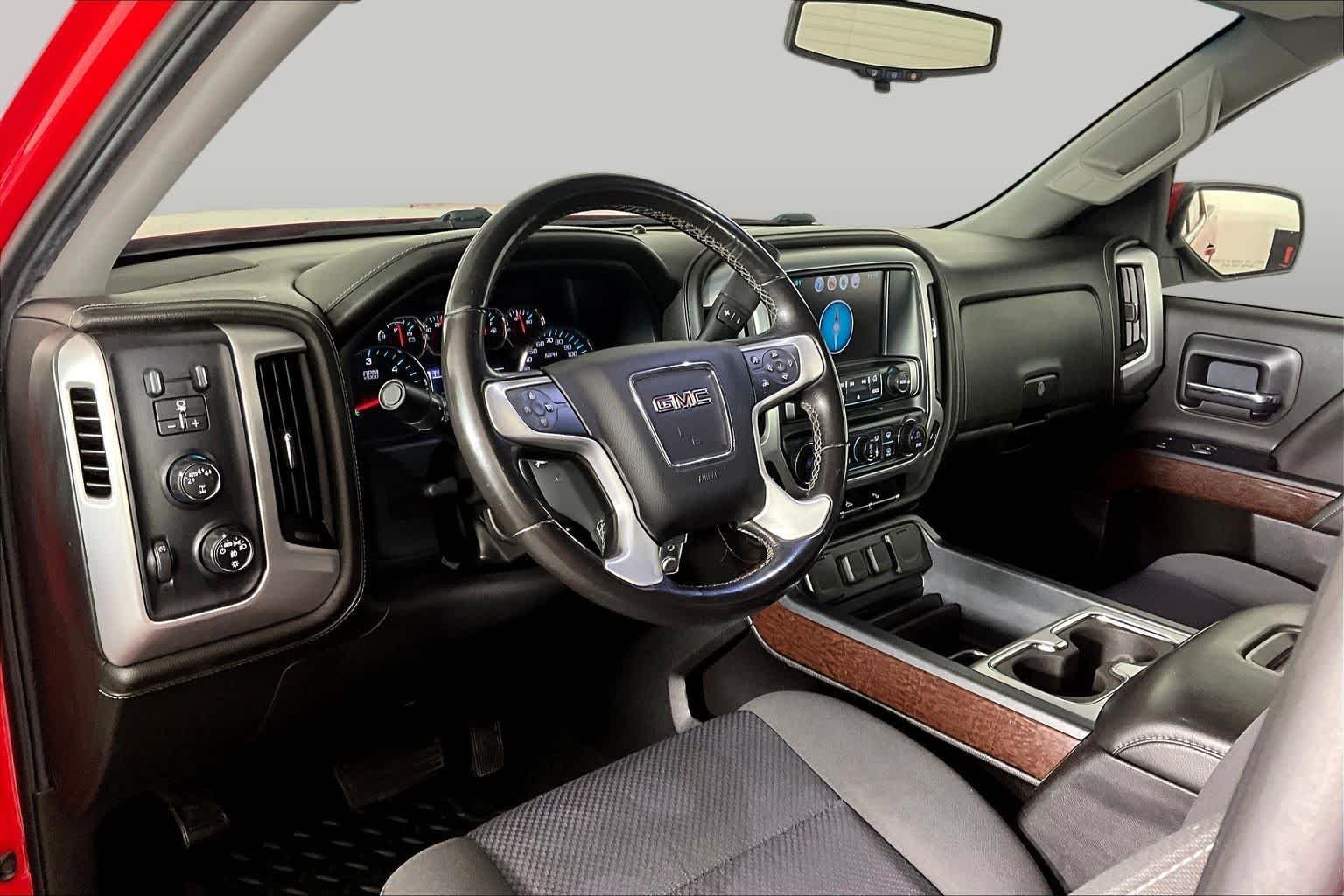 Used 2018 Cardinal Red GMC SLE image 17