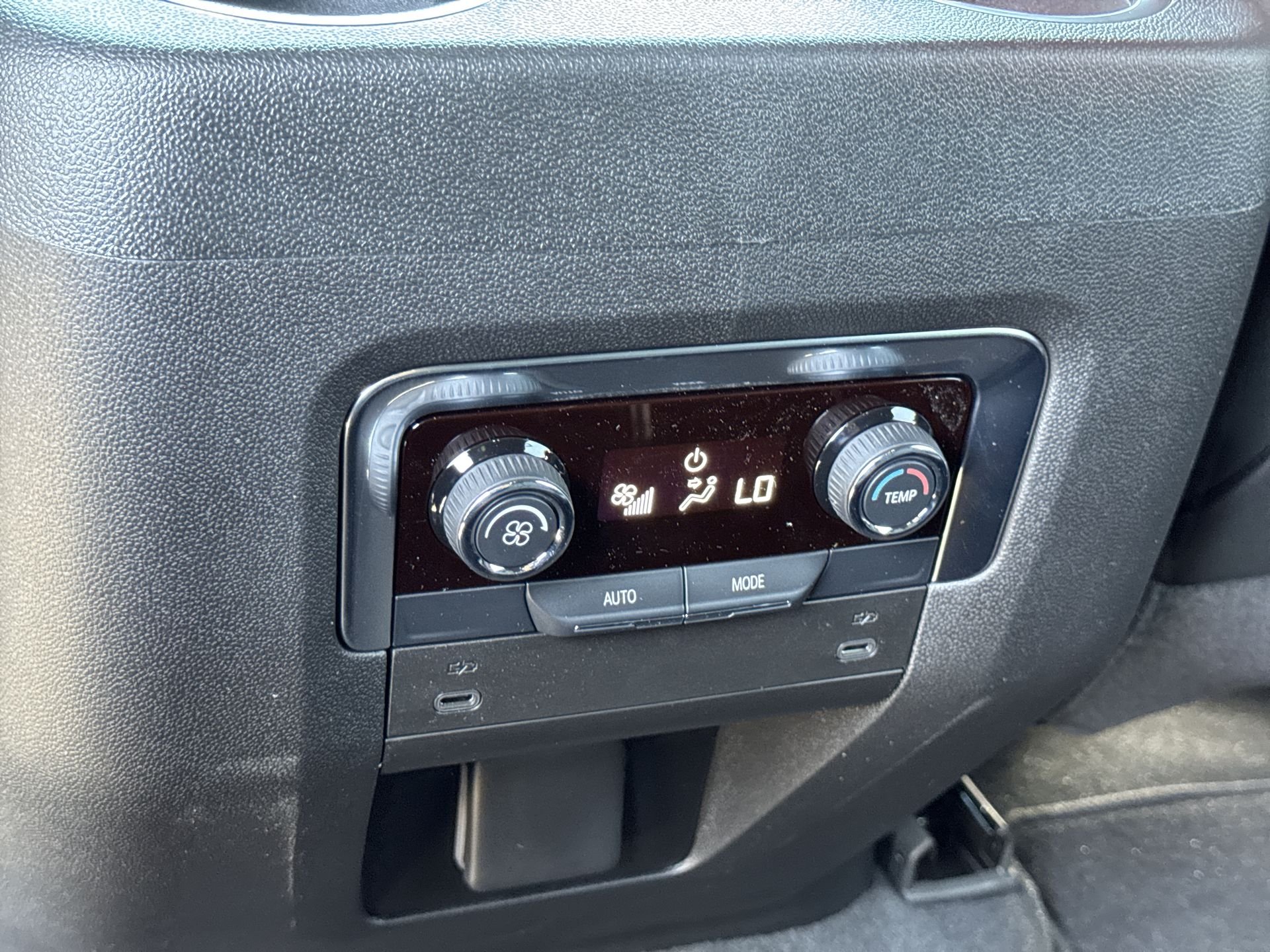 2026 Chevrolet Suburban LT - Photo 36