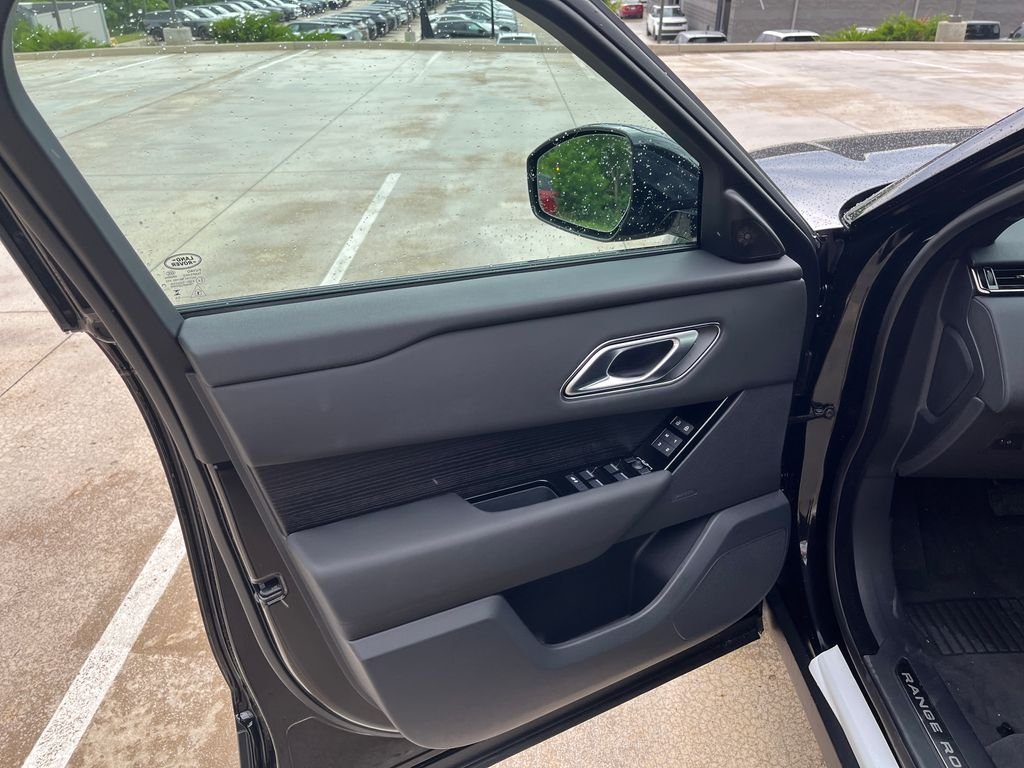 New 2026 Santorini Black Land Rover S image 10
