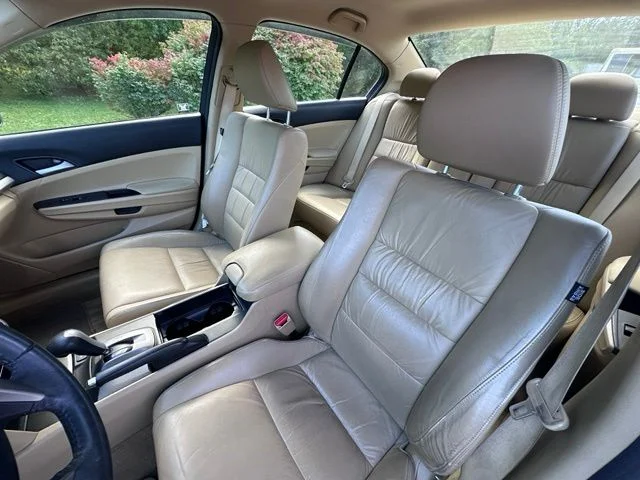 Used 2012 White Honda SE image 12