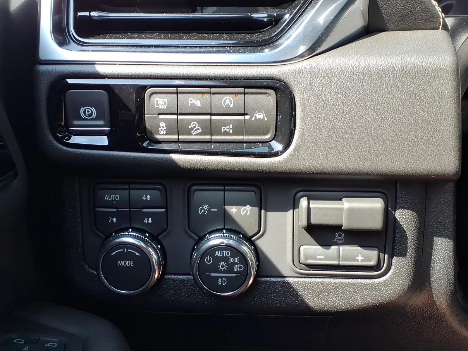 New 2026 Sterling Metallic GMC Elevation image 26