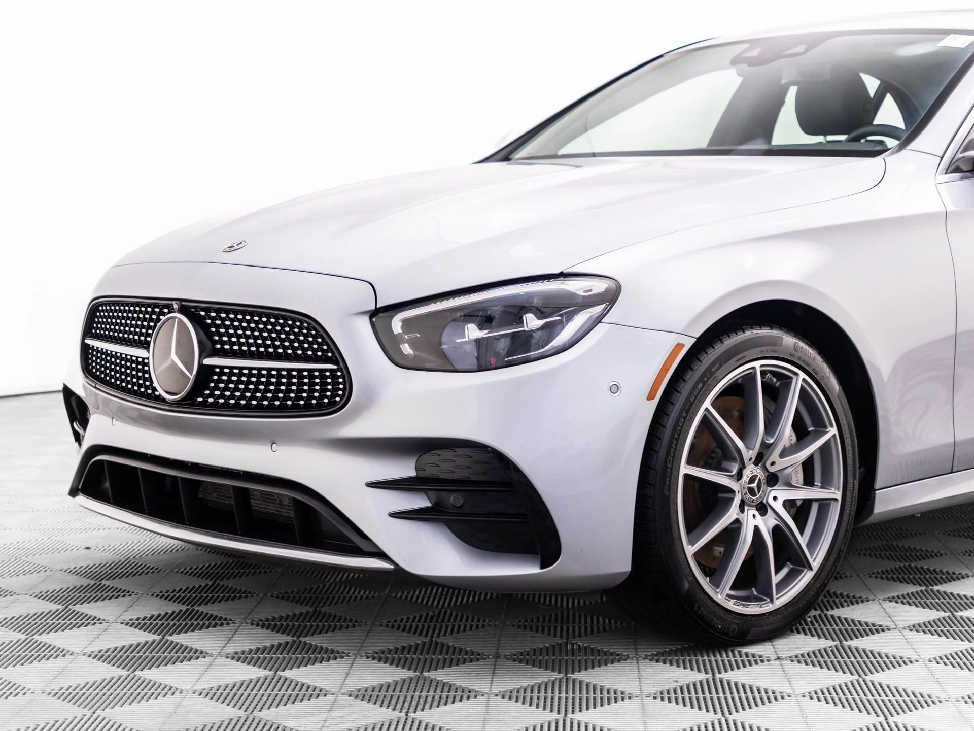 Used 2023 Silver Mercedes-Benz E 450 image 39