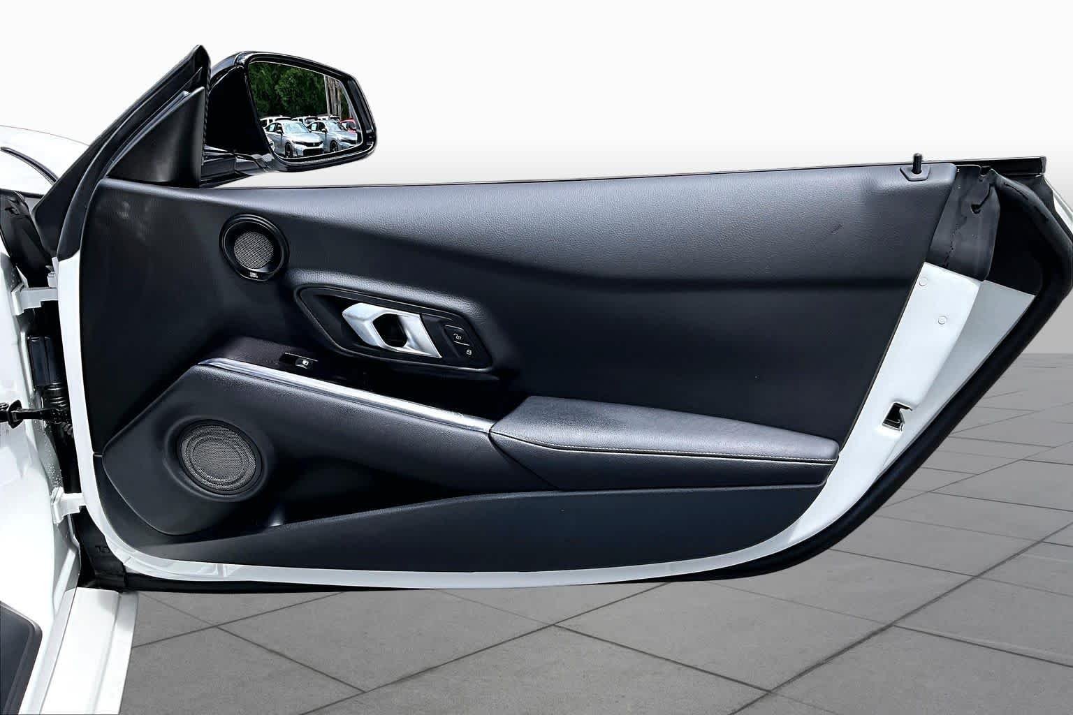 Used 2025 Absolute Zero Toyota 3.0 Premium image 20