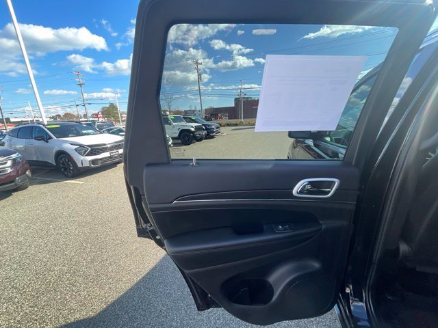Used 2018 Diamond Black Jeep Limited image 31