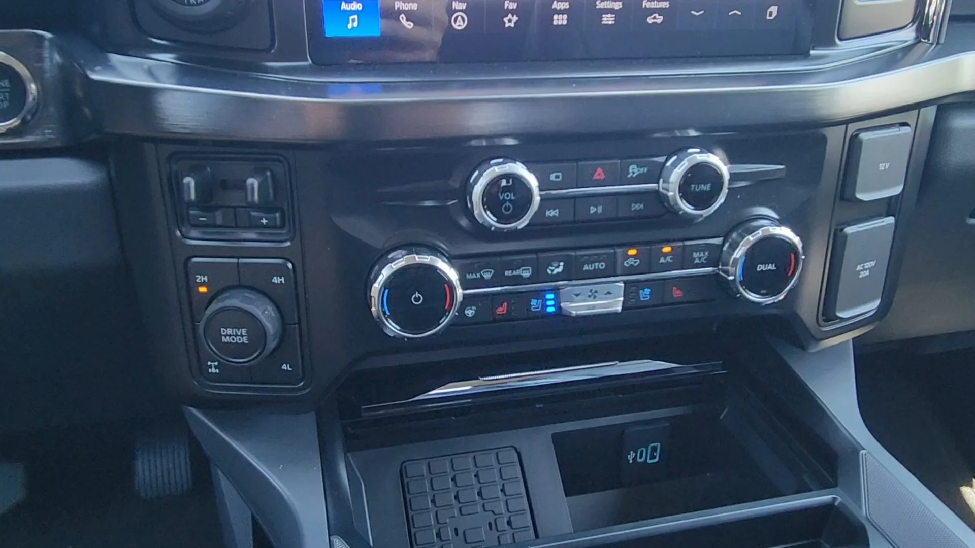 New 2026 Carbonized Gray Metallic Ford LARIAT image 14