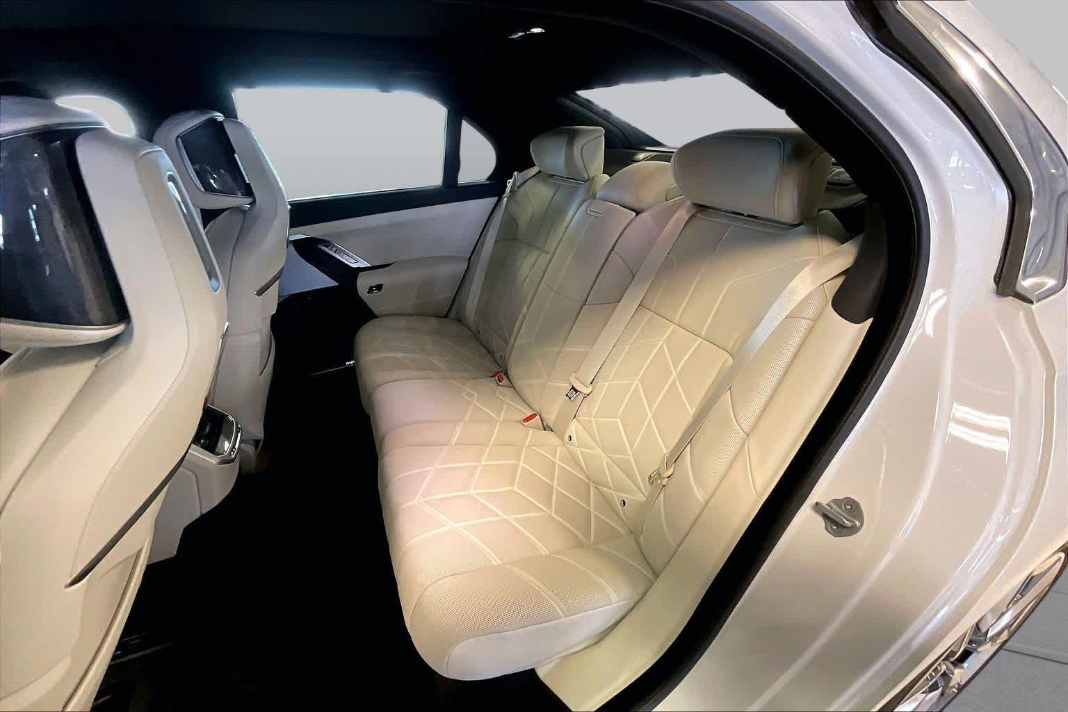 Used 2025 Mineral White Metallic BMW eDrive50 image 19