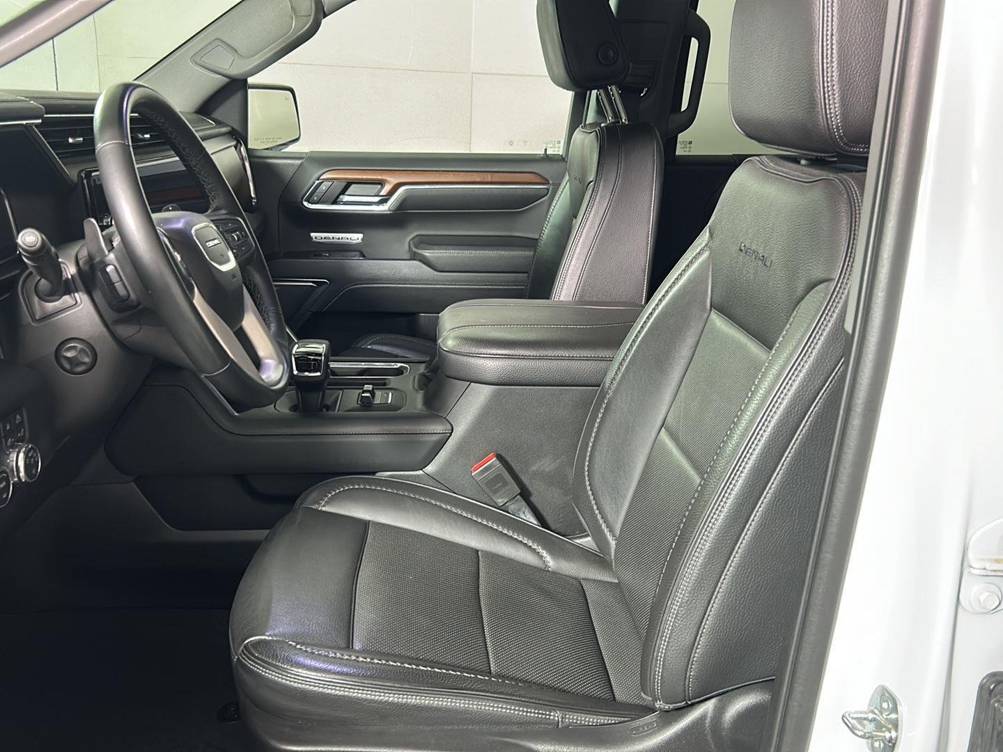Used 2023 White Frost Tricoat GMC Denali image 14