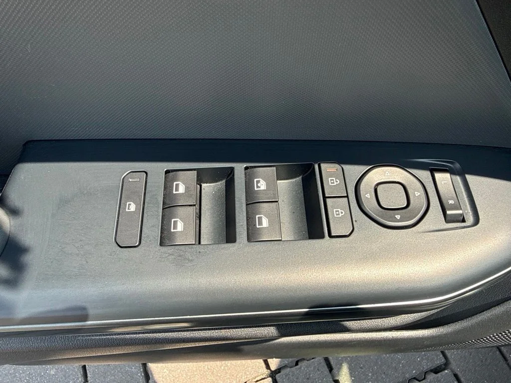 Used 2025 Gray Kia LXS image 16