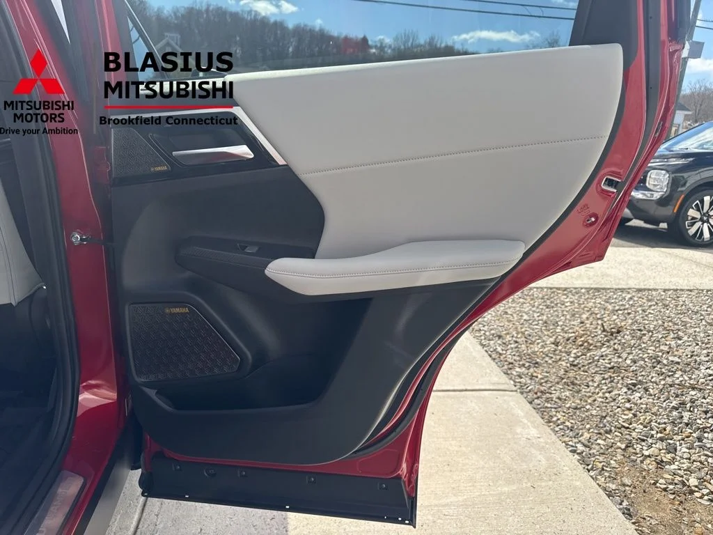 New 2026 Red Mitsubishi SE image 19