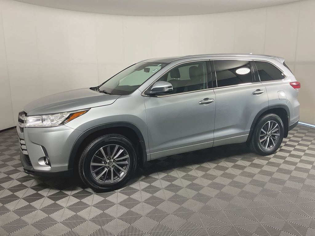 Used 2017 Silver Toyota XLE image 1