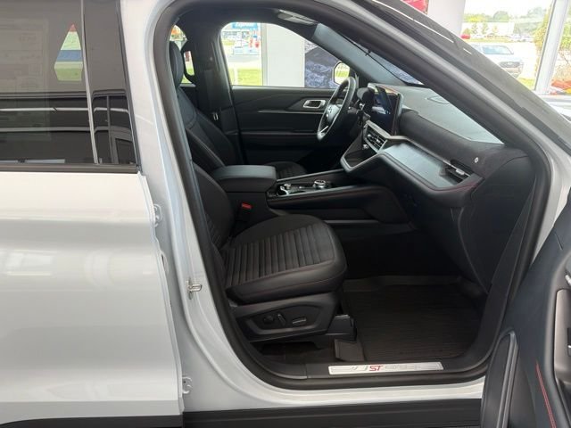 New 2026 Space White Metallic Ford ST-Line image 42