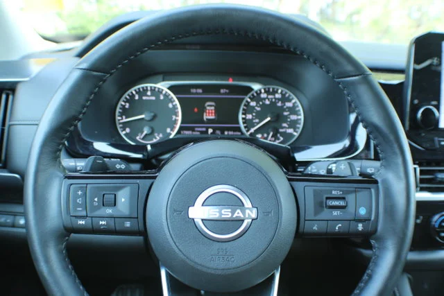 Used 2024 Pearl White Tricoat Nissan SL image 8