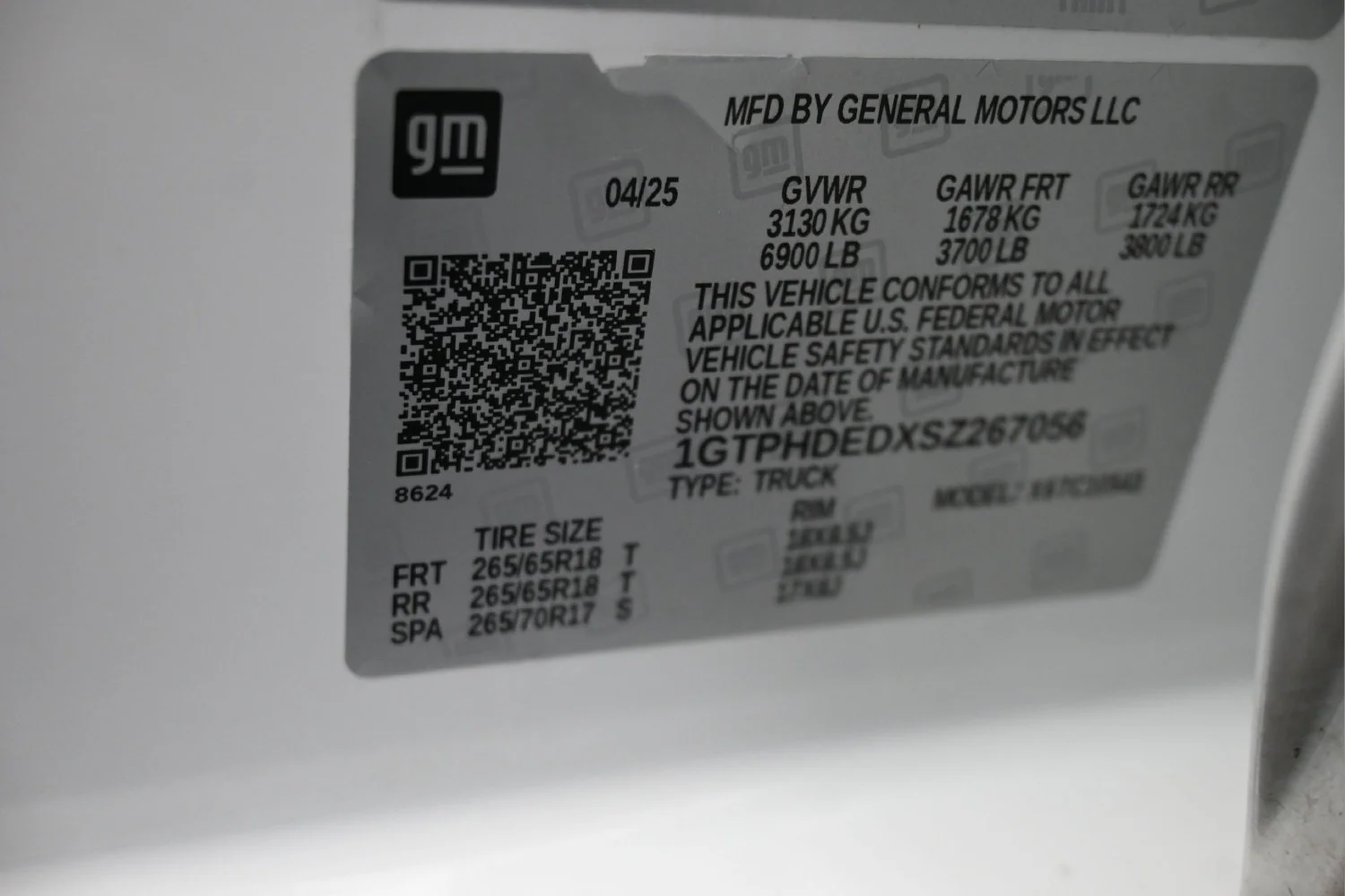 Used 2025 Summit White GMC SLT image 22