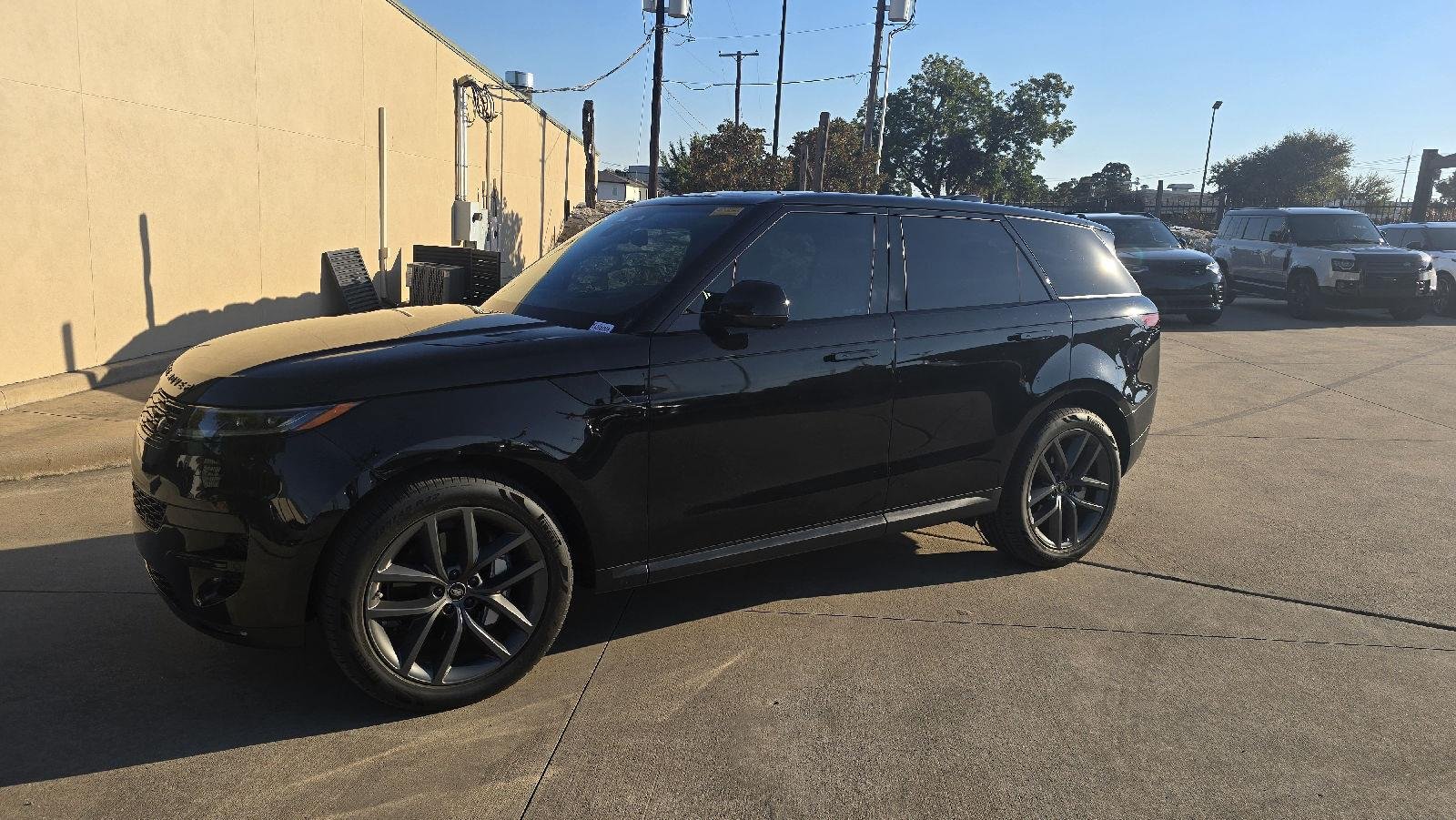 Certified Used 2025 Santorini Black Land Rover SE image 1